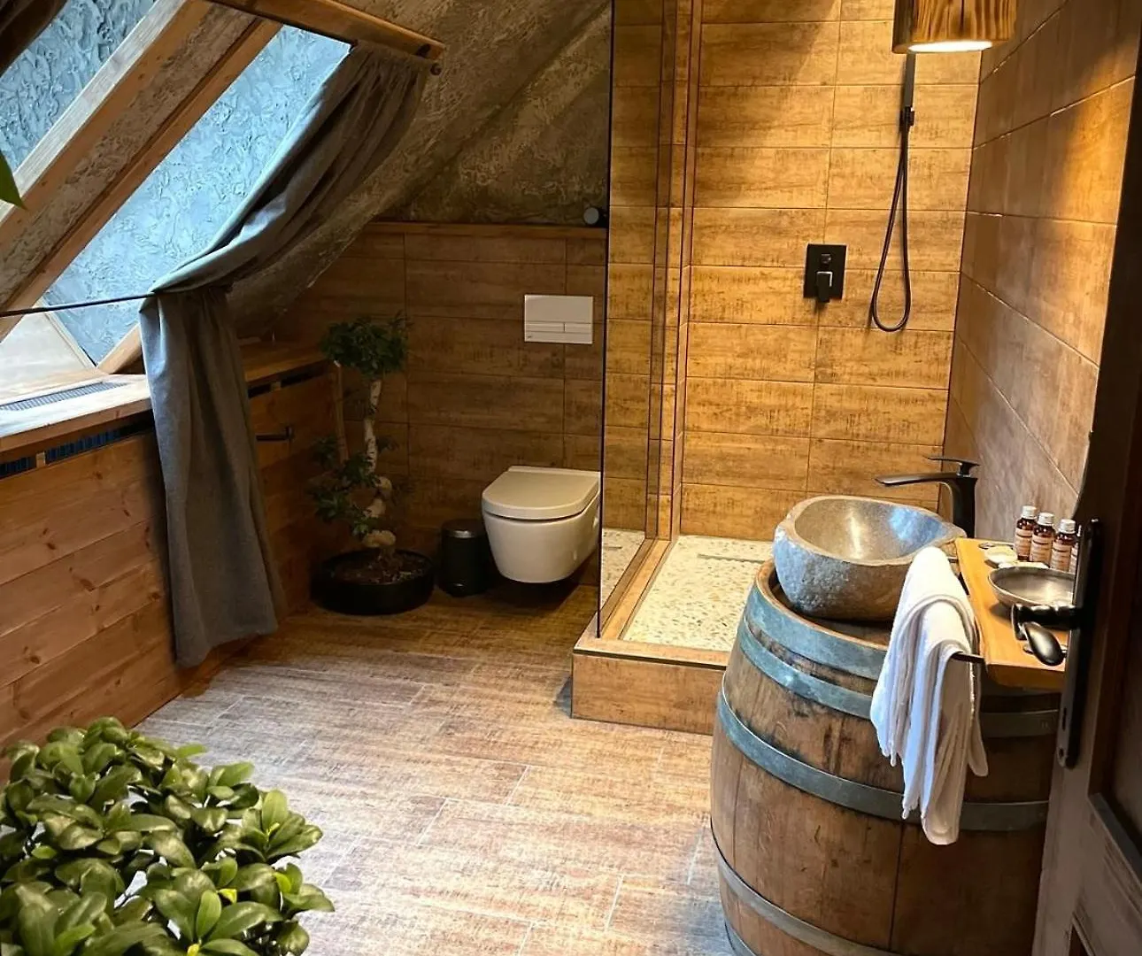 Excalibur Minihotel Eğri