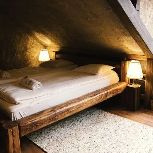 Excalibur Minihotel Eger 4*,