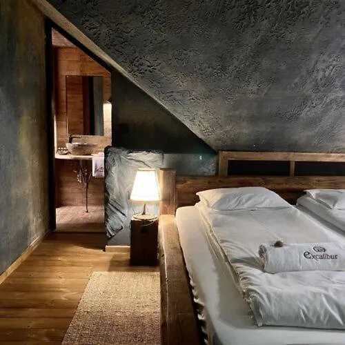 **** Hotel Excalibur Minihotel Eger Hongarije